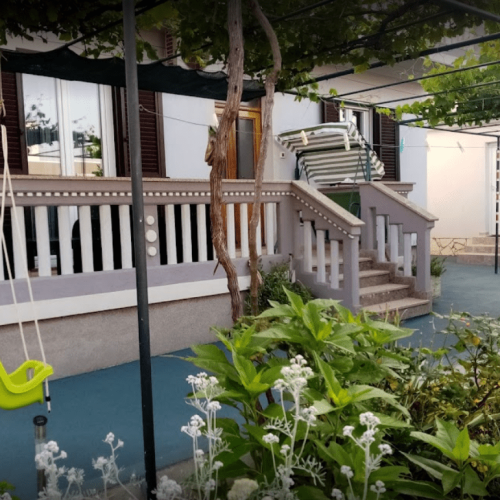 APARTMENT LEANA & ERIC APARTMENT LEANA & ERIC